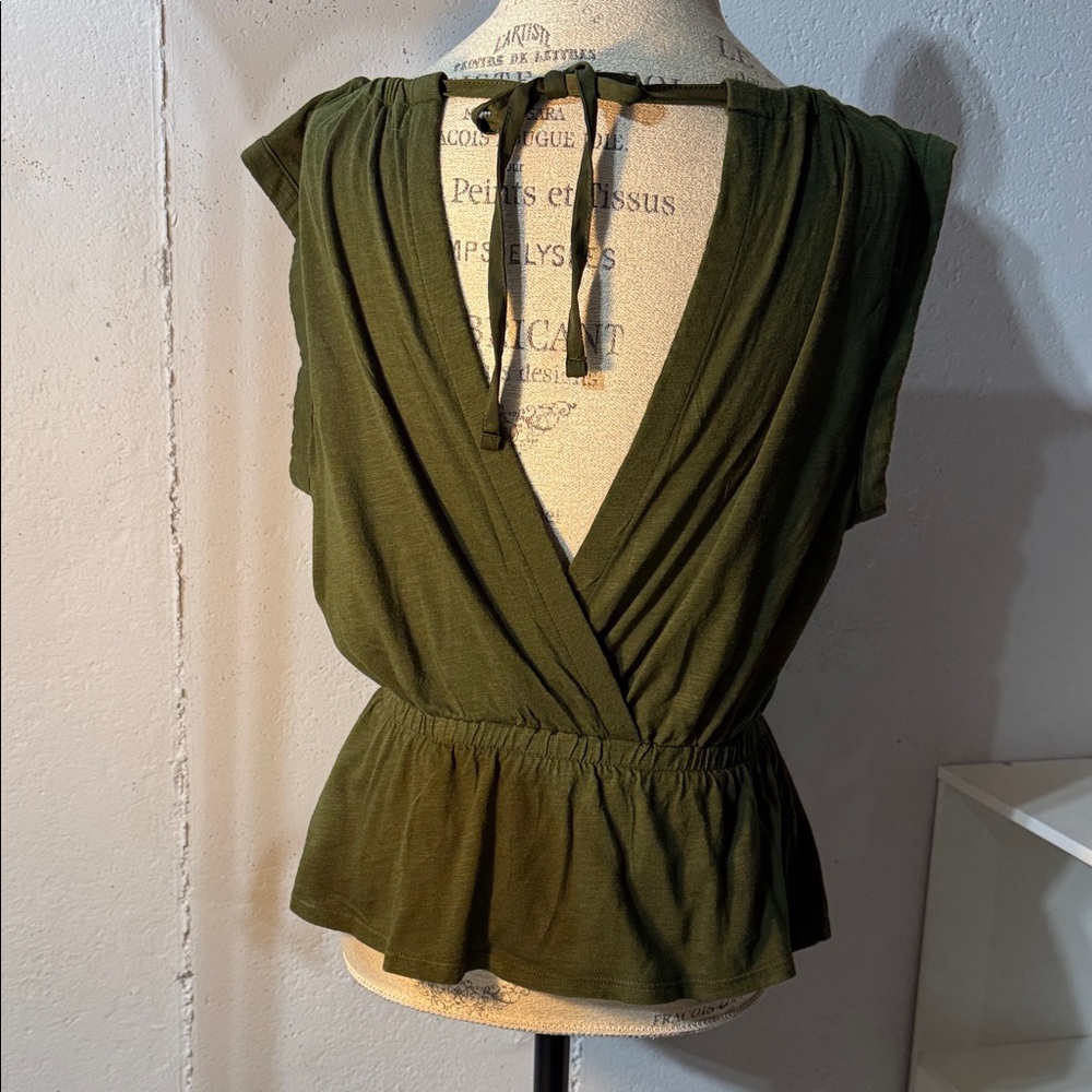 🛍️Banana Republic Dark Green Peplum Blouse.